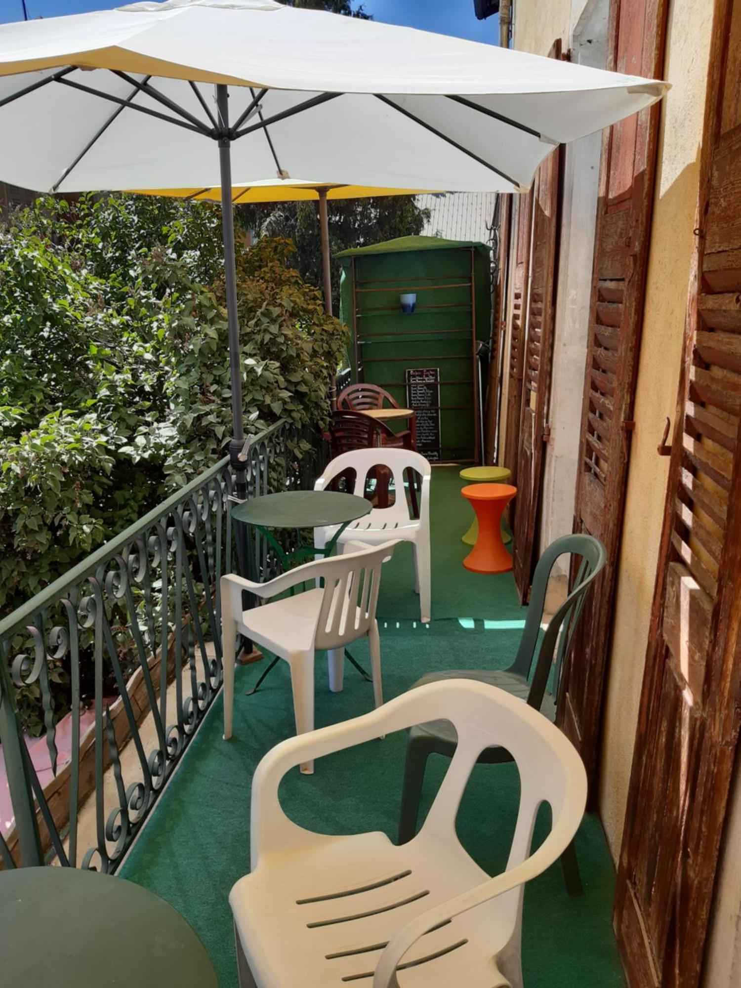 Chez Lizon Hostel Барселонет Екстериор снимка