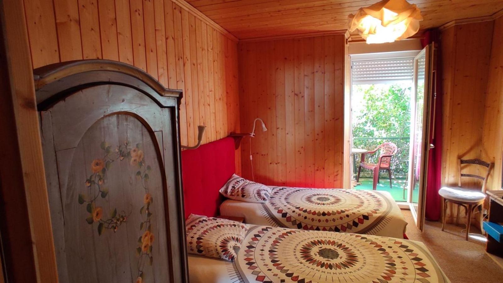 Chez Lizon Hostel Барселонет Екстериор снимка